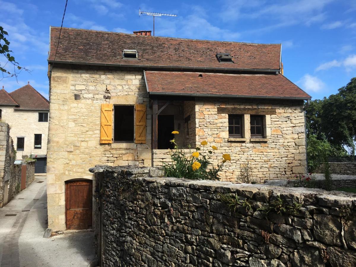 Maison en pierres au coeur du village médiéval de Villeneuve Extérieur photo