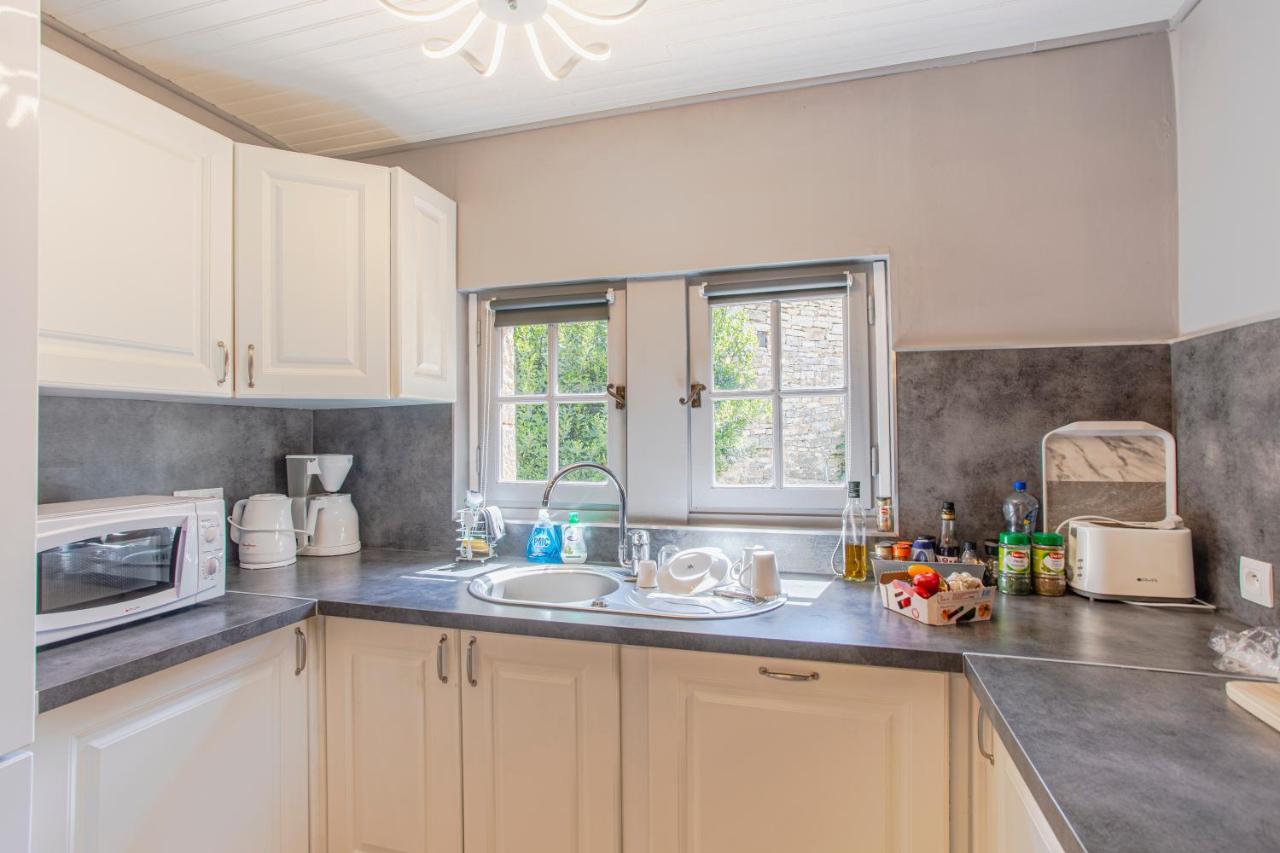 Maison en pierres au coeur du village médiéval de Villeneuve Extérieur photo
