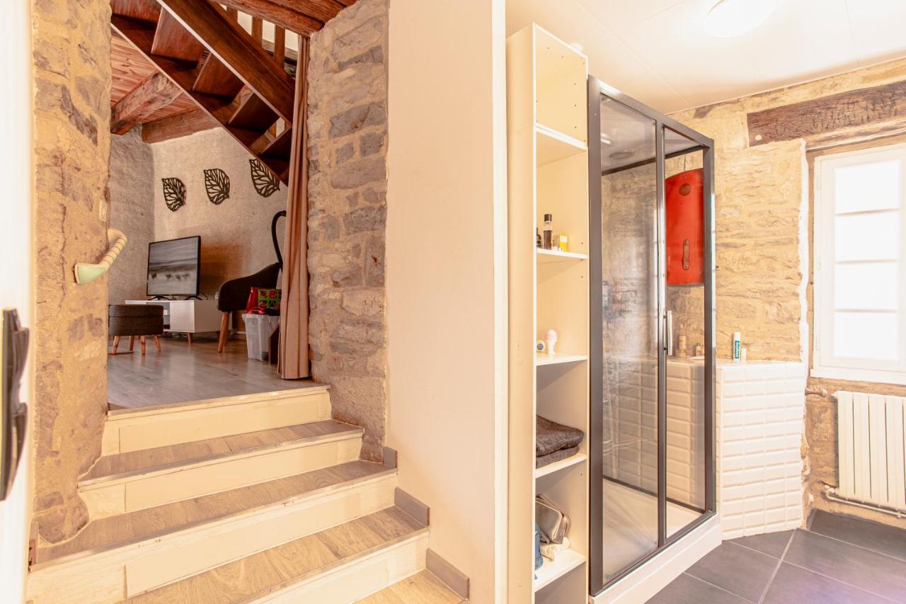 Maison en pierres au coeur du village médiéval de Villeneuve Extérieur photo