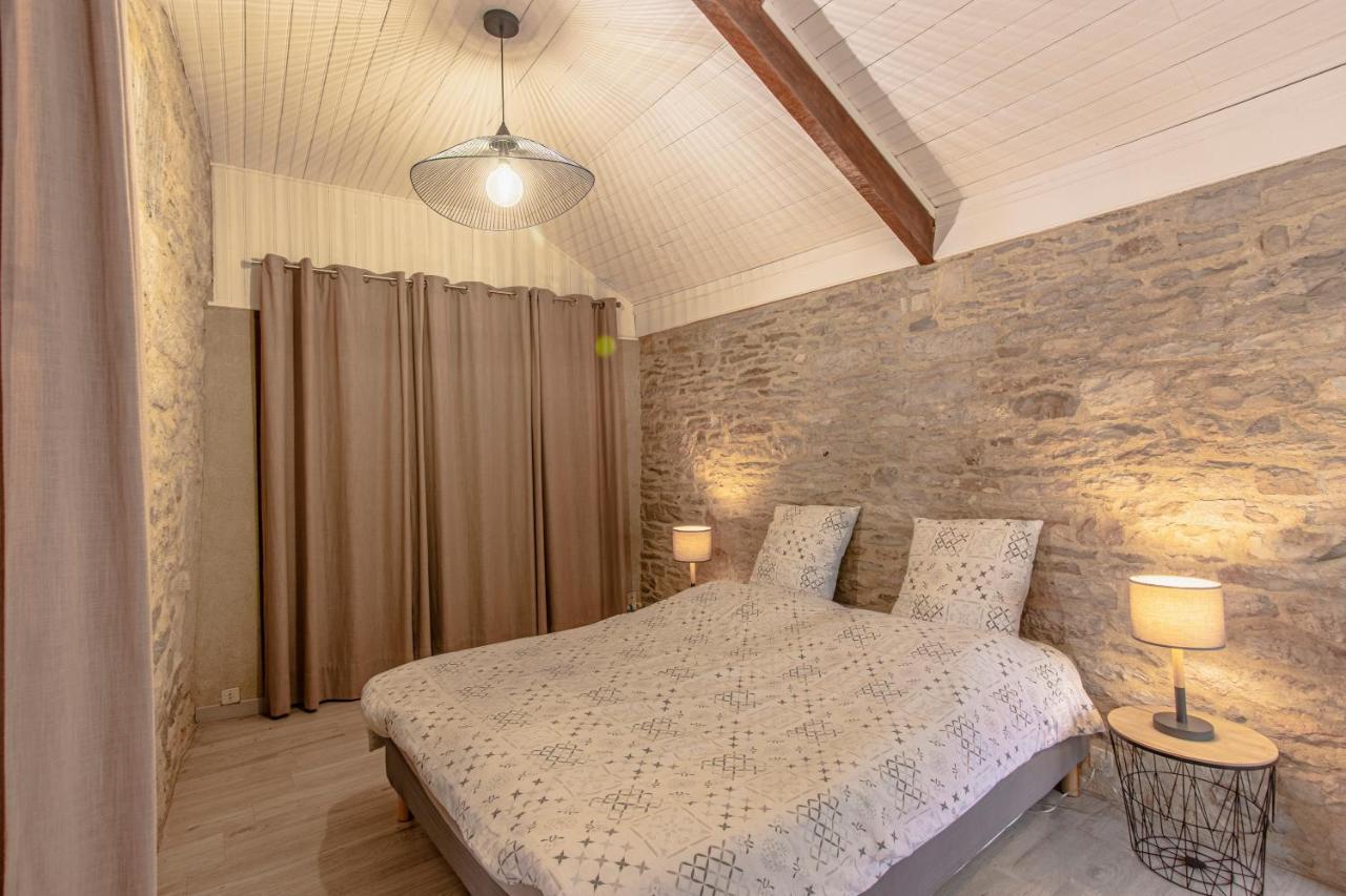 Maison en pierres au coeur du village médiéval de Villeneuve Extérieur photo