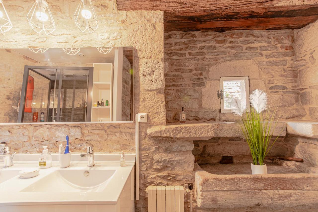 Maison en pierres au coeur du village médiéval de Villeneuve Extérieur photo