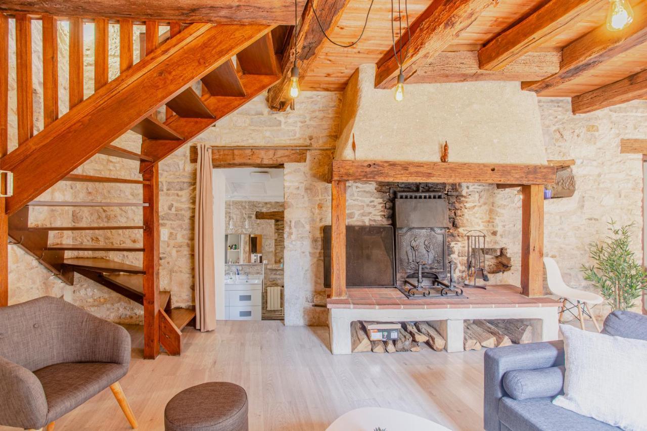 Maison en pierres au coeur du village médiéval de Villeneuve Extérieur photo