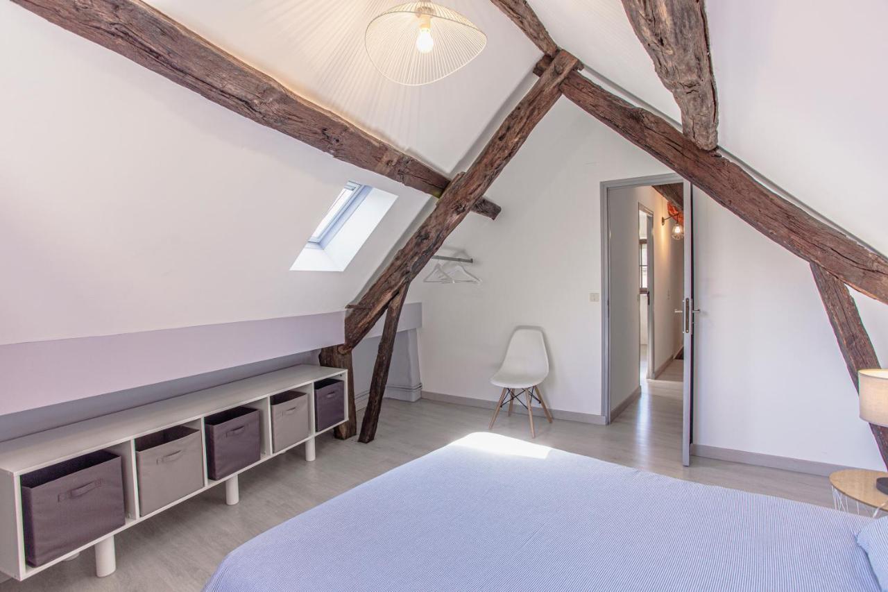 Maison en pierres au coeur du village médiéval de Villeneuve Extérieur photo