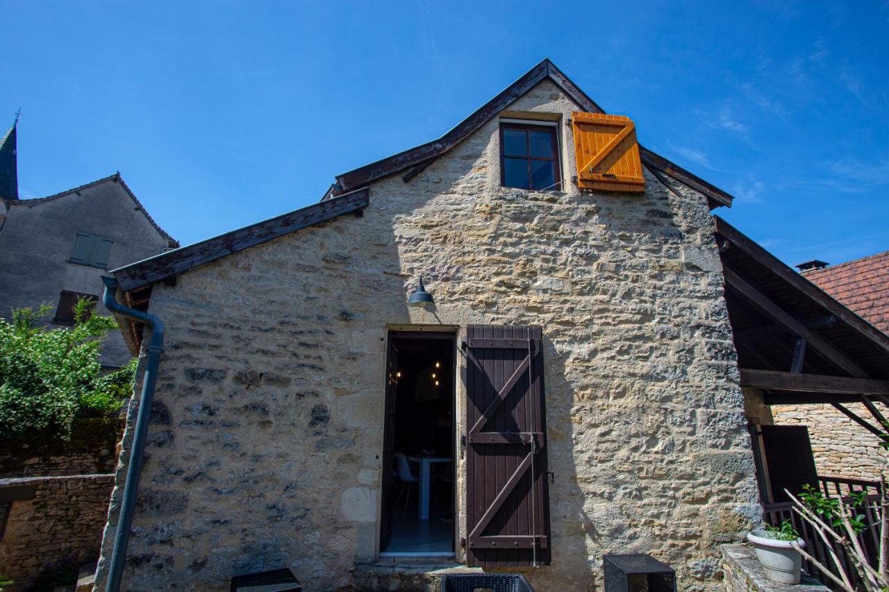 Maison en pierres au coeur du village médiéval de Villeneuve Extérieur photo