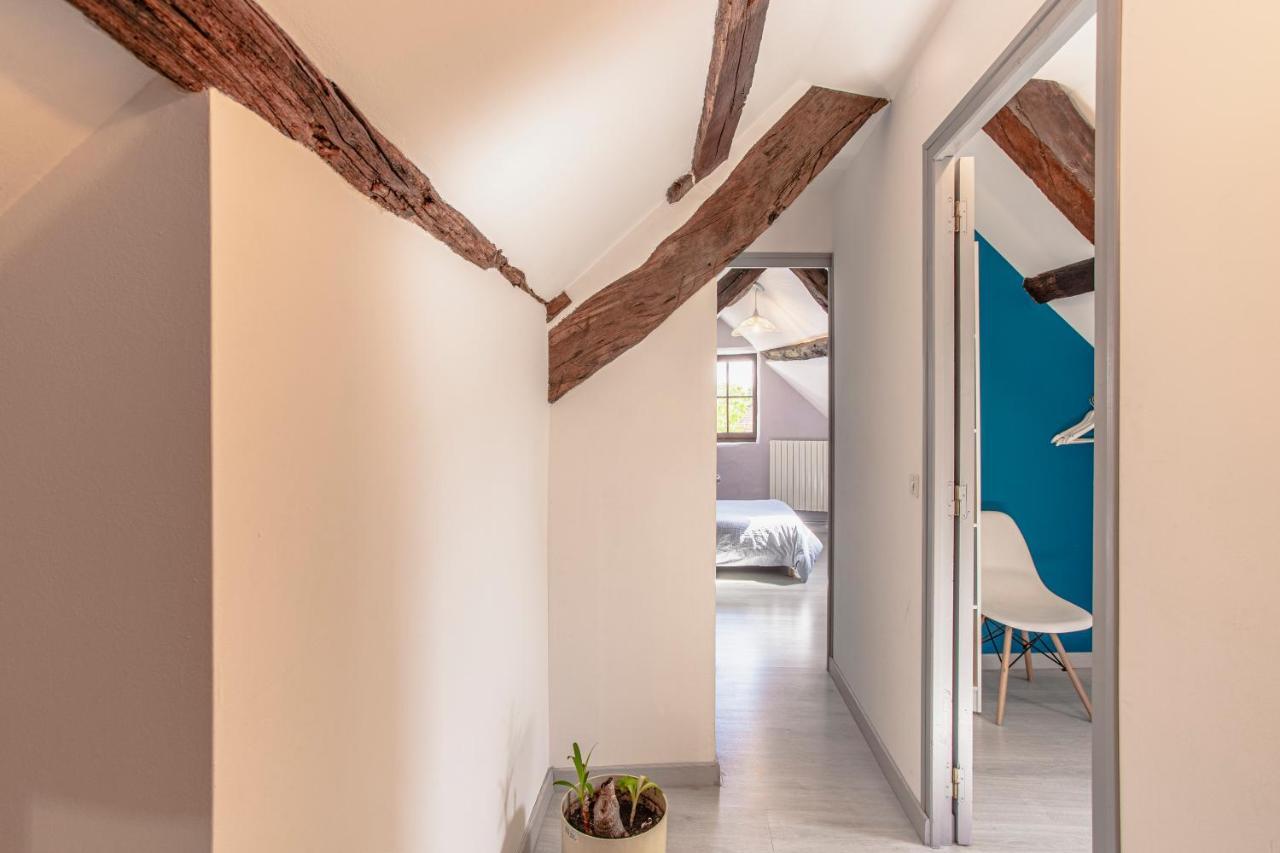 Maison en pierres au coeur du village médiéval de Villeneuve Extérieur photo