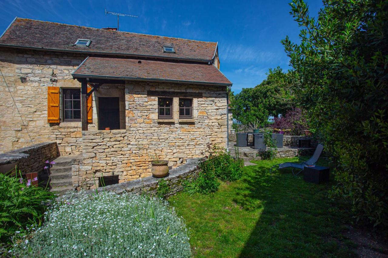 Maison en pierres au coeur du village médiéval de Villeneuve Extérieur photo