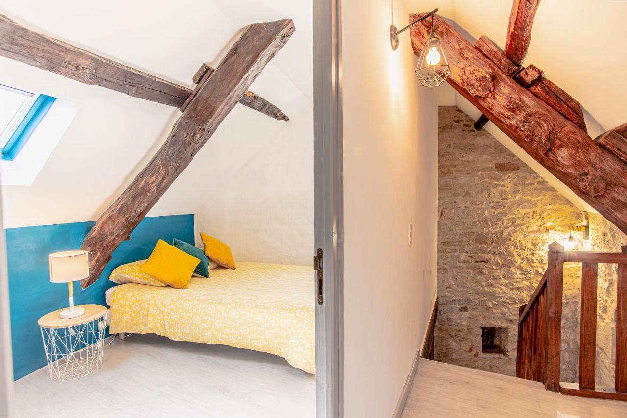 Maison en pierres au coeur du village médiéval de Villeneuve Extérieur photo