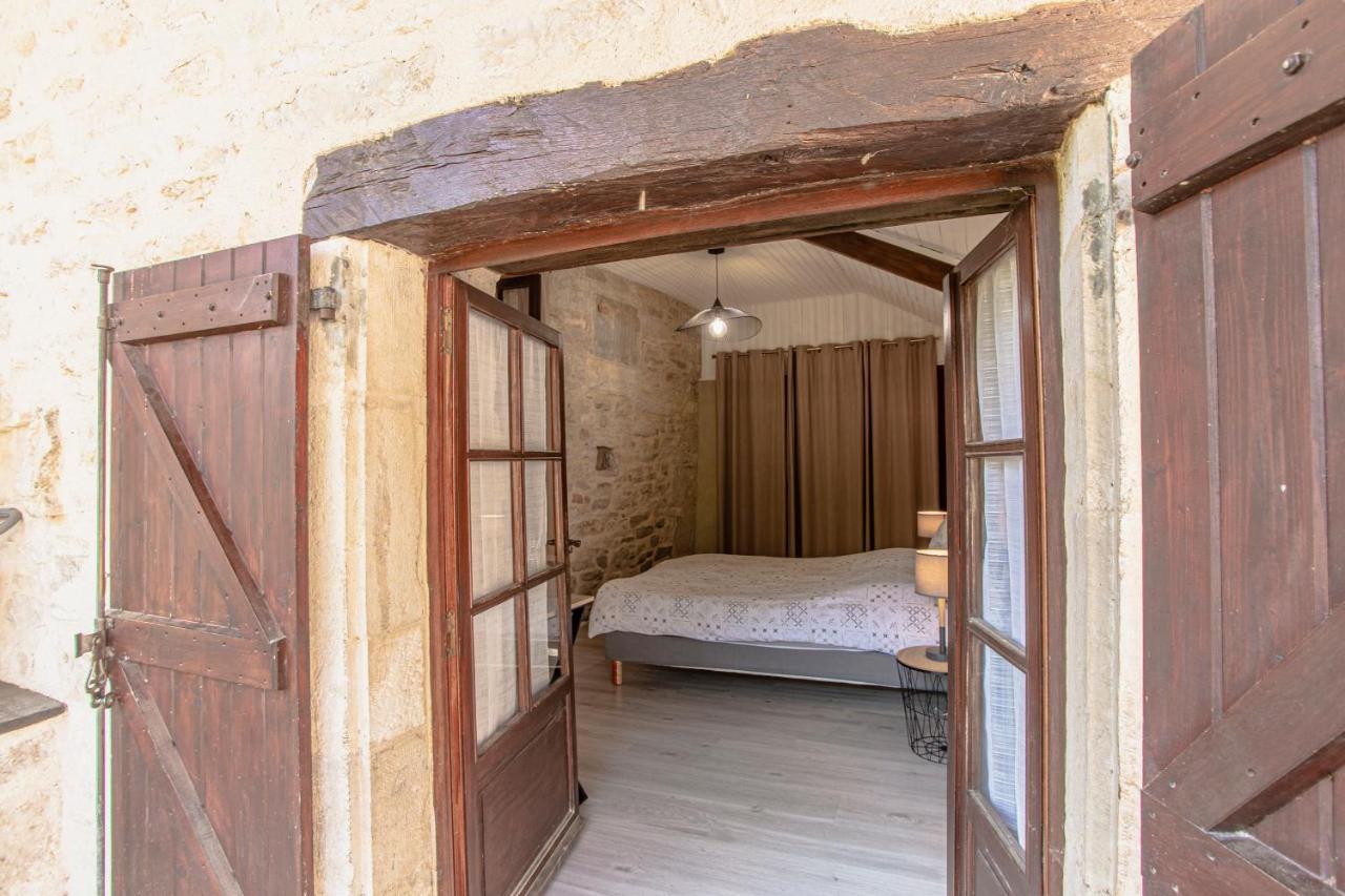 Maison en pierres au coeur du village médiéval de Villeneuve Extérieur photo