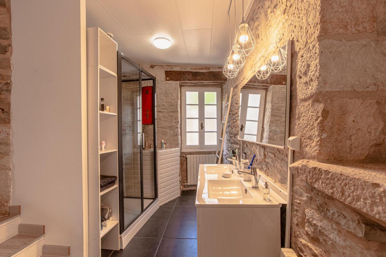 Maison en pierres au coeur du village médiéval de Villeneuve Extérieur photo
