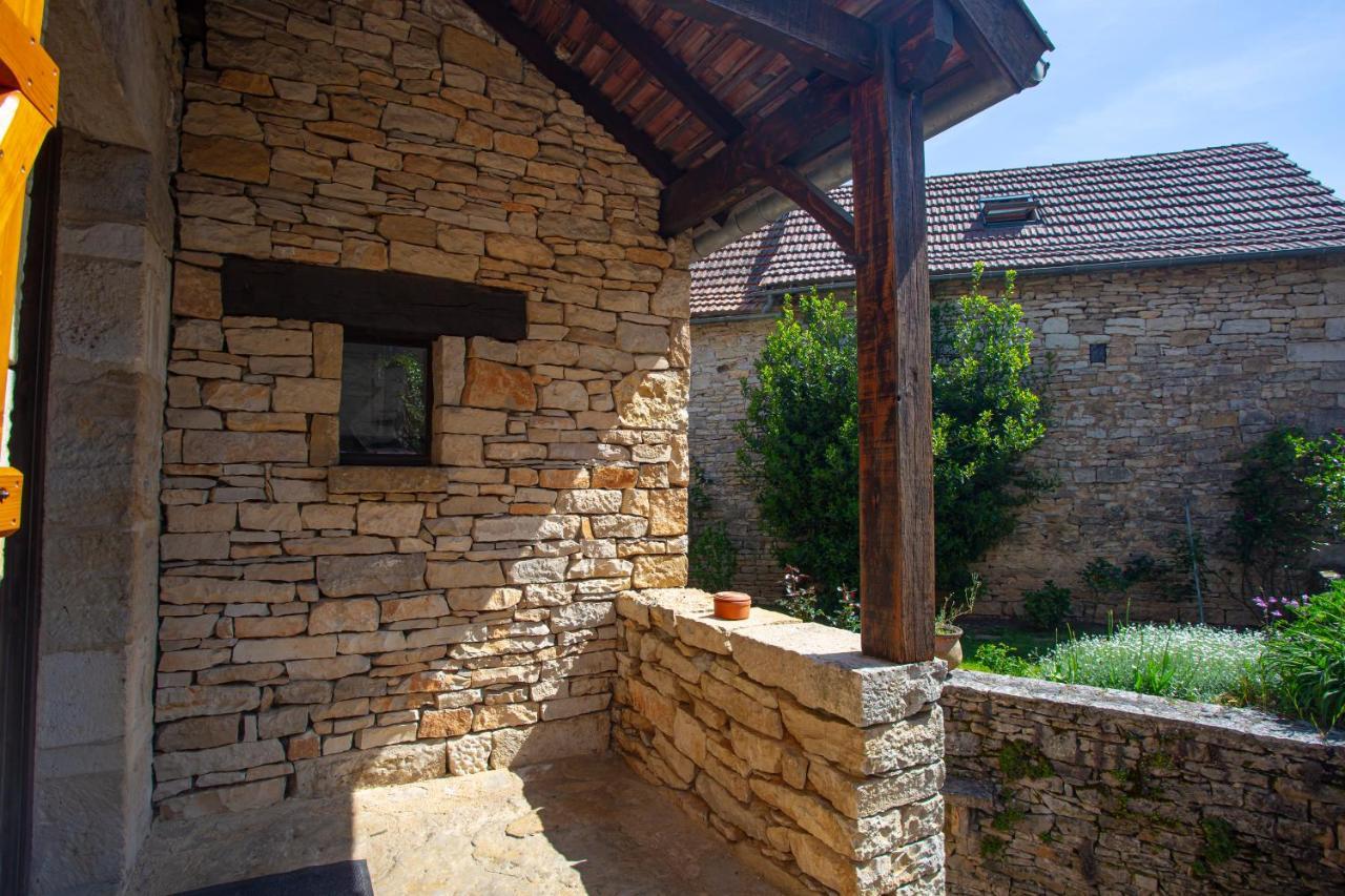 Maison en pierres au coeur du village médiéval de Villeneuve Extérieur photo