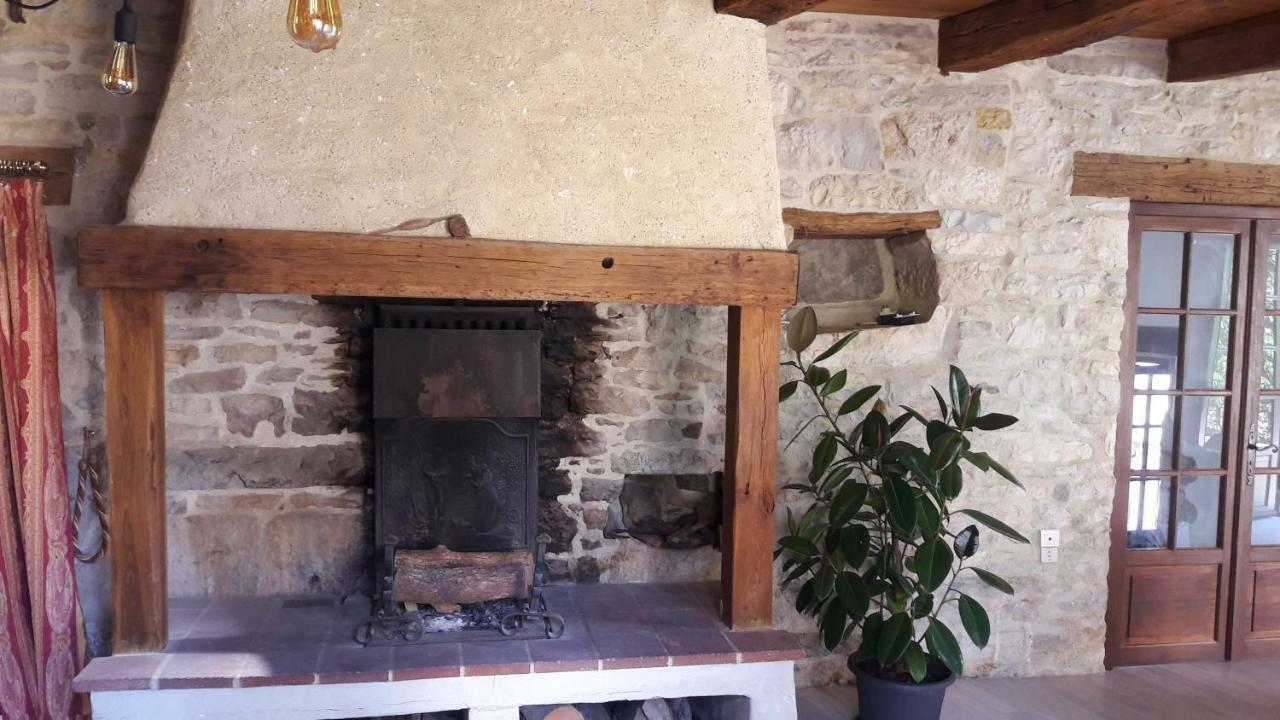 Maison en pierres au coeur du village médiéval de Villeneuve Extérieur photo