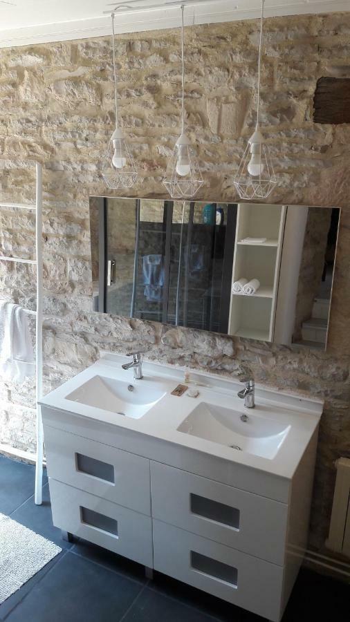 Maison en pierres au coeur du village médiéval de Villeneuve Extérieur photo