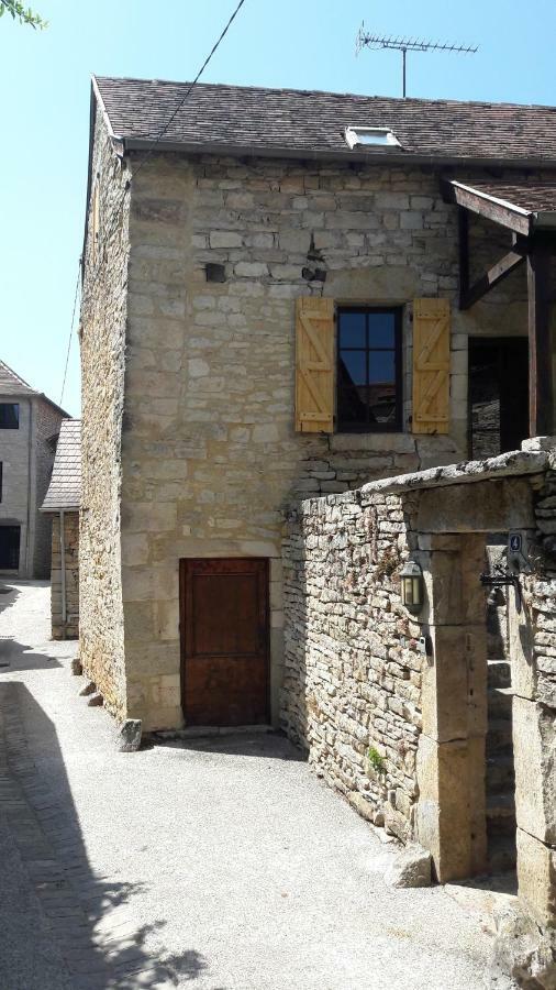 Maison en pierres au coeur du village médiéval de Villeneuve Extérieur photo